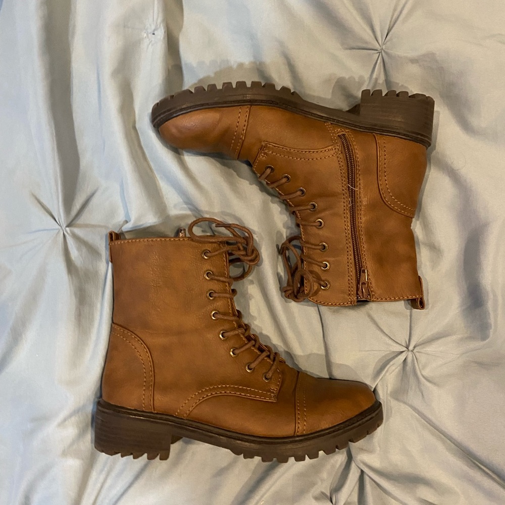Target 8 Zip-up Ankle Boots